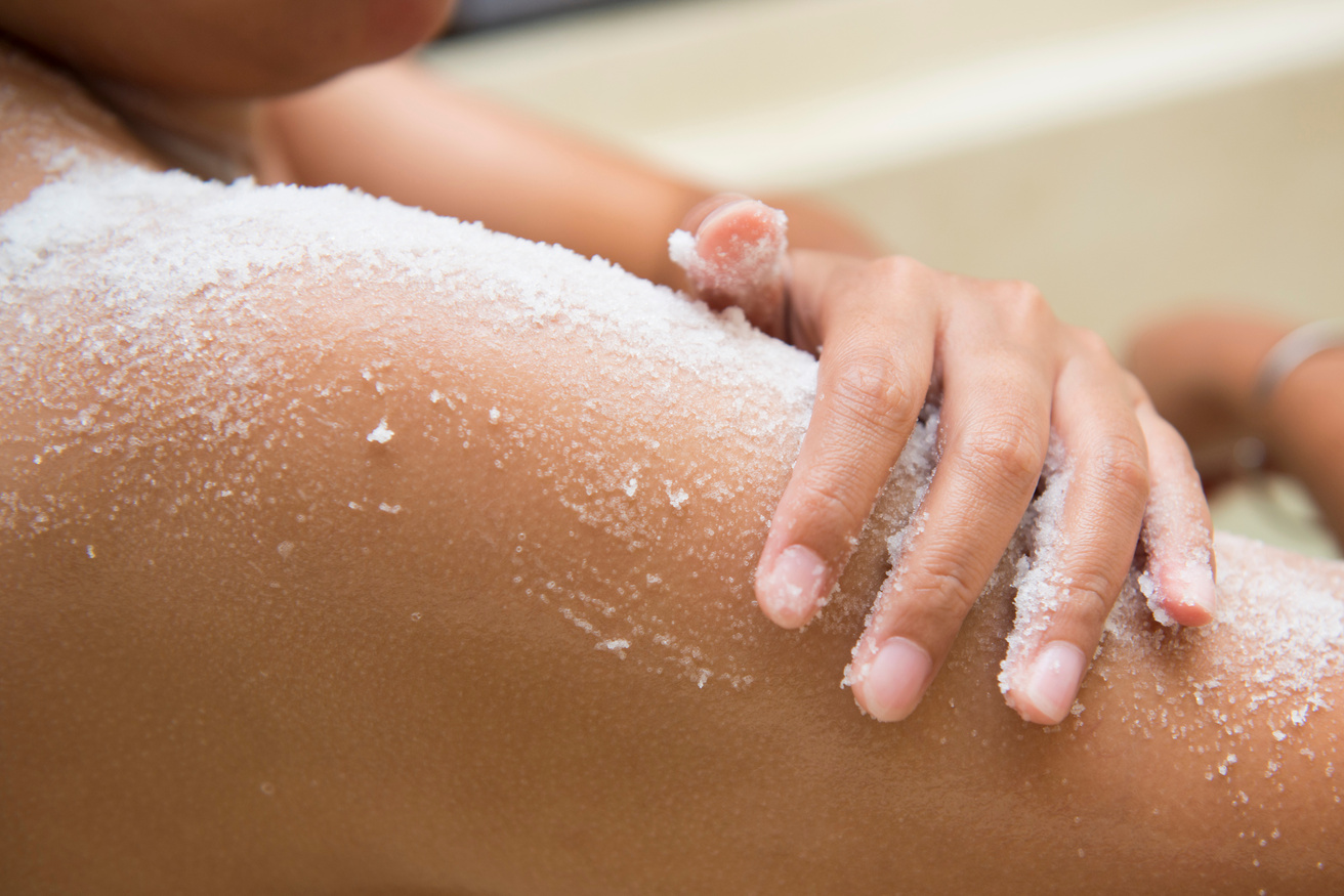 young woman scrub treatment on the skin with salt scrub